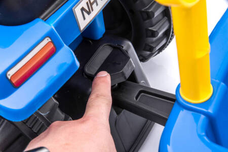 Jeździk traktor z przyczepą  NEW HOLLAND (na licencji)  - NIEBIESKI + rejestracja